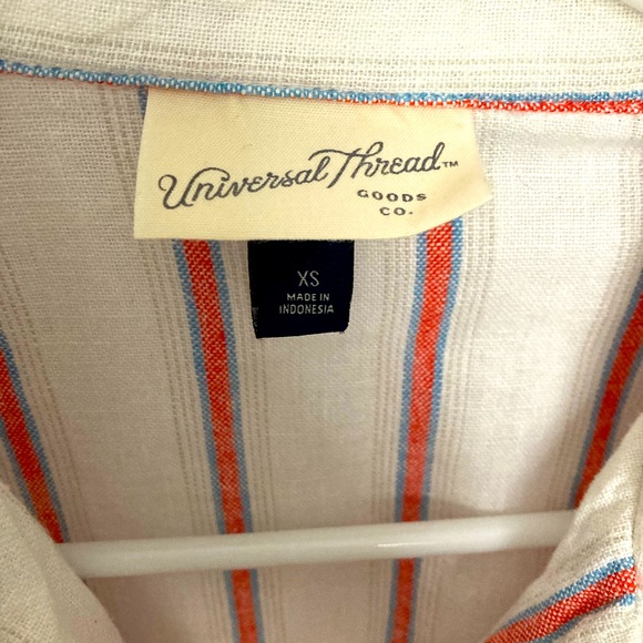 Universal Thread Linen Button-Up Crop - Picture 4 of 5